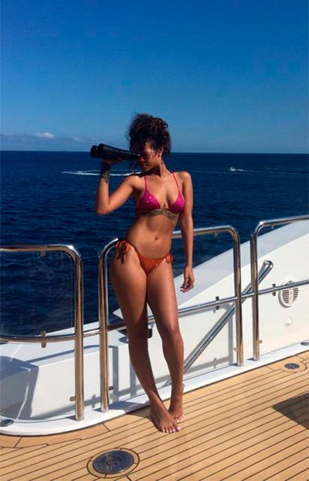 JU/BIA Uau! Rihanna publica foto de biquíni