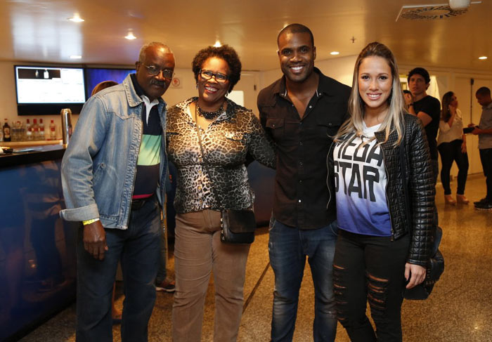 Thiaguinho canta seus sucessos em show no Rio de Janeiro