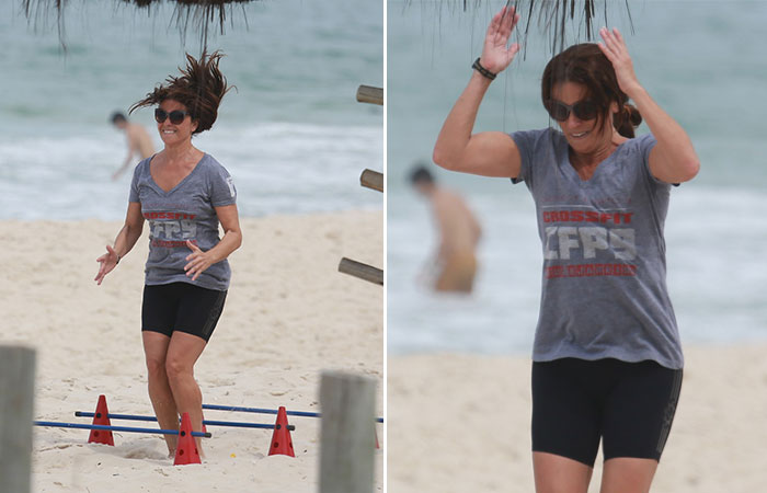  Giovanna Antonelli se exercita em dia de praia no Rio de Janeiro