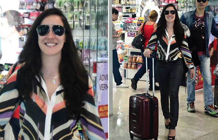 Adriana Birolli chega linda e sorridente a aeroporto do Rio