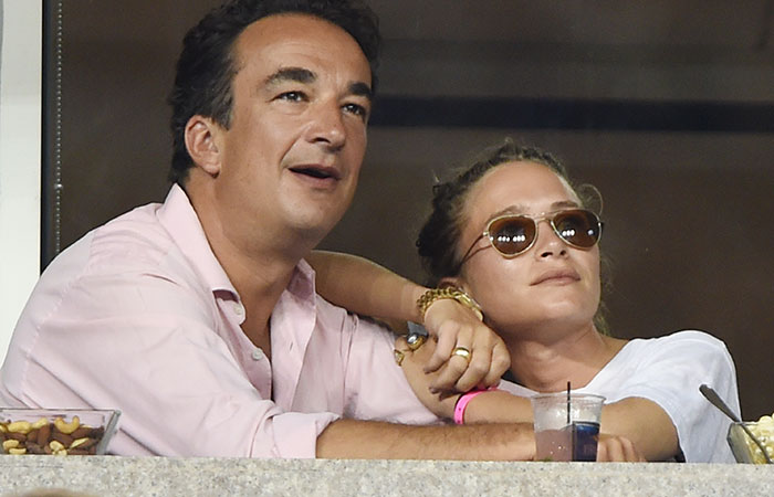 - Mary-Kate Olsen e Olivier Sarkosy trocan beijo durante partido do US Open