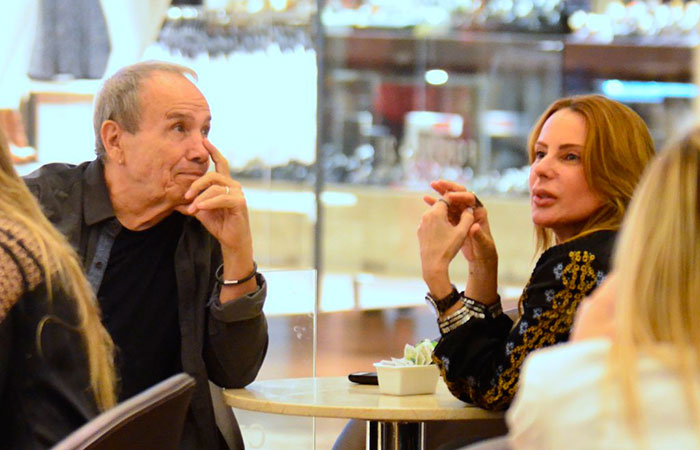  Stênio Garcia visita café com a esposa