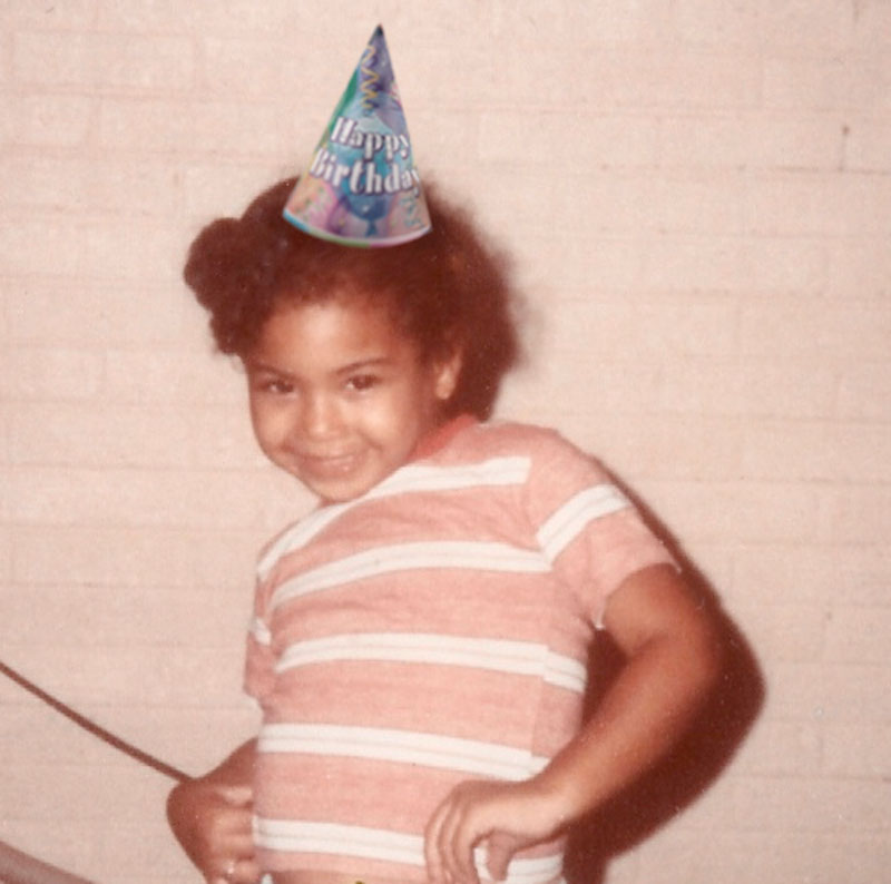 Em seu aniversário, Beyoncé mostra semelhança com a filha ao postar foto antiga