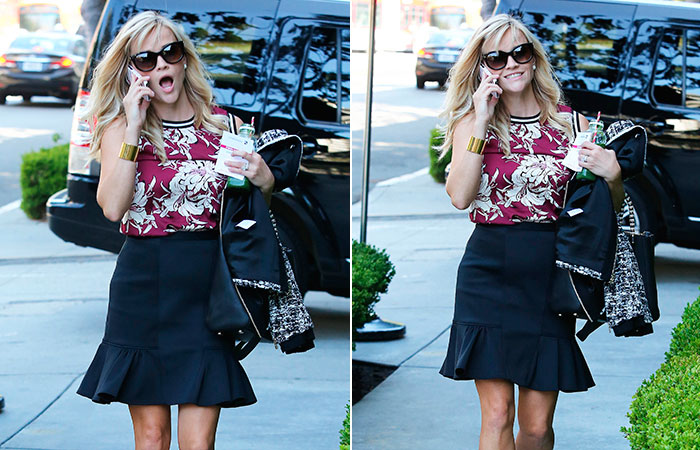 Reese Witherspoon passeia pela ensolarada Los Angeles fazendo caras e bocas