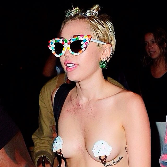 Miley Cyrus aposta em look ousado para festa da semana de moda de Nova York