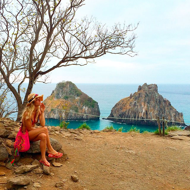  Giovana Ewbank curte folga em Fernando de Noronha