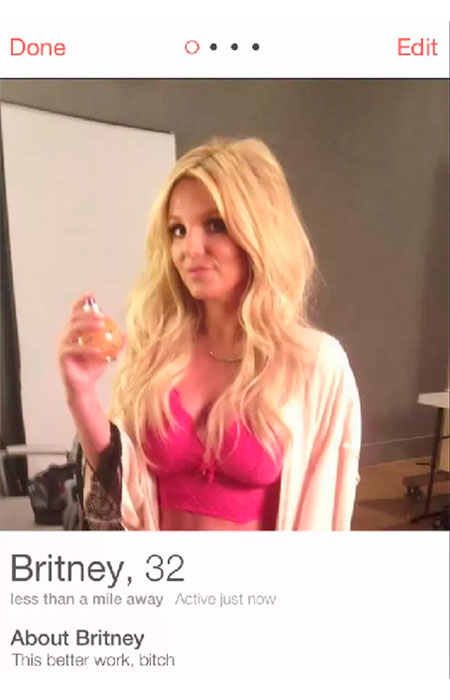  Britney Spears baixa aplicativo para procurar novo namorado