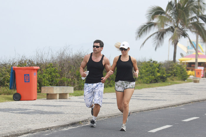  Antônia Fontenelle mostra boa forma física em dia de corrida no Rio