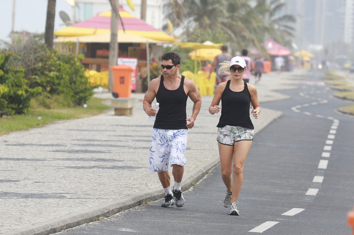  Antônia Fontenelle mostra boa forma física em dia de corrida no Rio