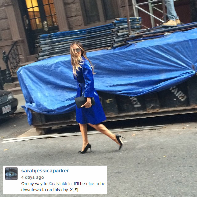 Sarah Jessica Parker arrasa no look ao conferir desfile da Calvin Klein 