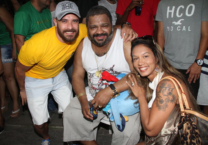 Arlindo Cruz recebe Thiago Martins e mais famosos em festa de aniversário