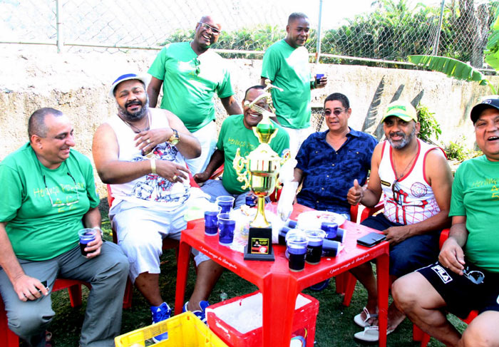 Arlindo Cruz recebe Thiago Martins e mais famosos em festa de aniversário