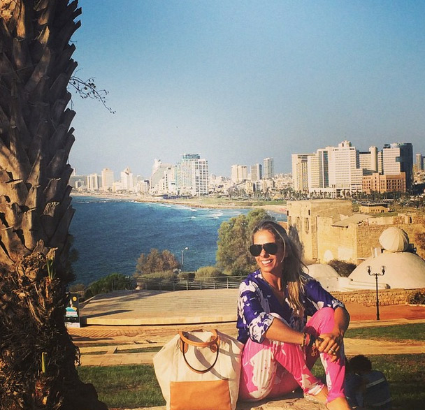 Adriane Galisteu está encantada com Tel Aviv: ‘Um lugar mais lindo que o outro!’