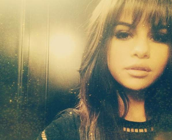 Selena Gomez muda de look e posta foto no Instagram