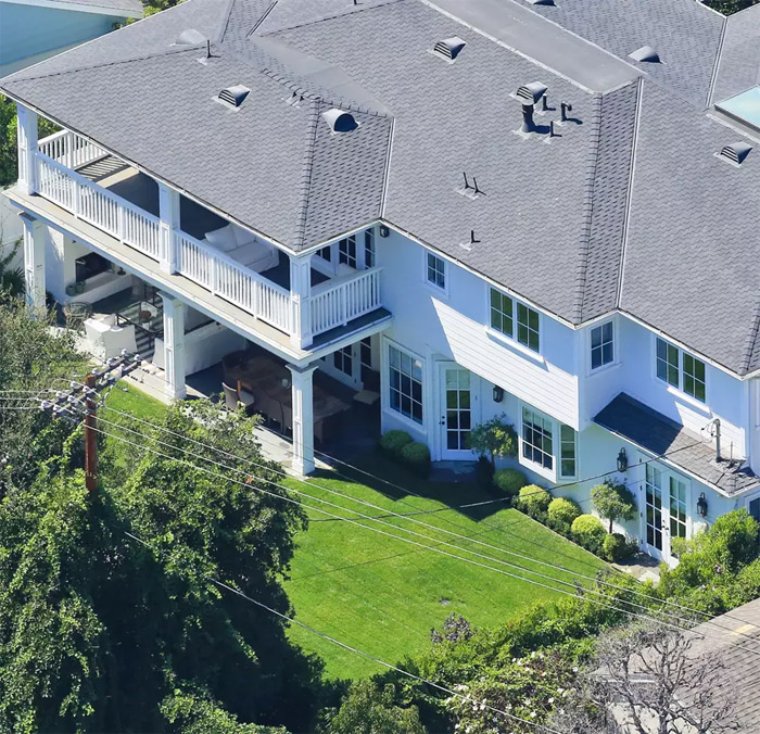 Katie Holmes compra casa das irmãs Kardashian em Calabasas, Los Angeles 