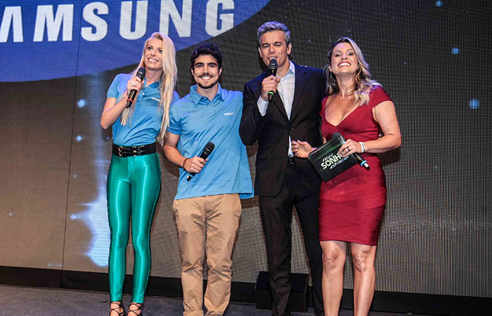 Caio Castro e Caroline Bittencourt ostentam beleza em evento em São Paulo 