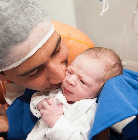 Paulo Henrique Ganso baba pelo filho Henrico