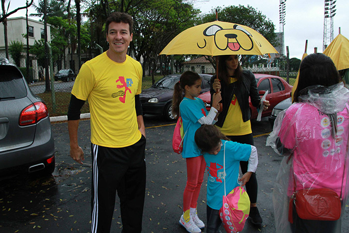  Rodrigo Faro vai com a família à corrida de pais e filhos promovida pelo Cartoon Network