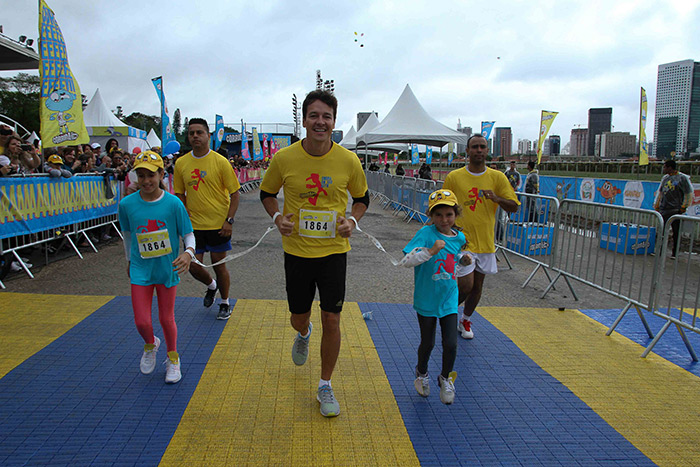 Rodrigo Faro vai com a família à corrida de pais e filhos 