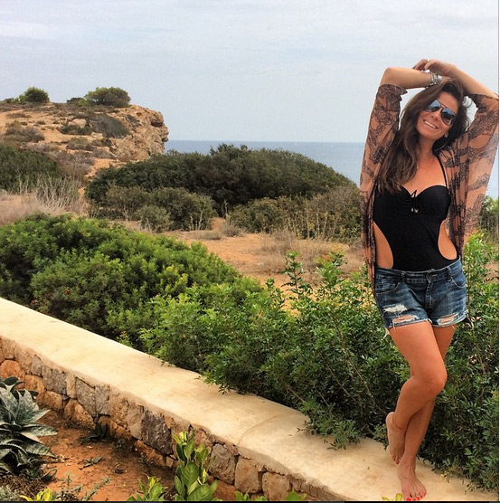 Giovanna Antonelli faz pose de Diva durante férias em Ibiza