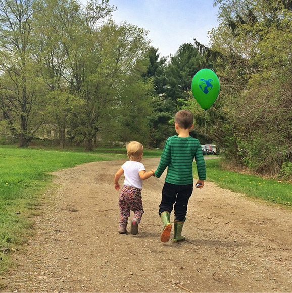 Gisele Bündchen leva os filhos à manifestação em prol do Meio-Ambiente