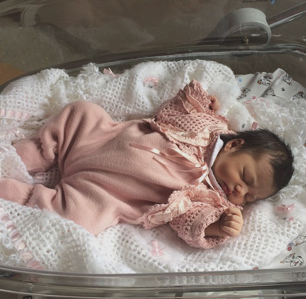 Flávia Noronha dá à luz sua primeira filha, Nina