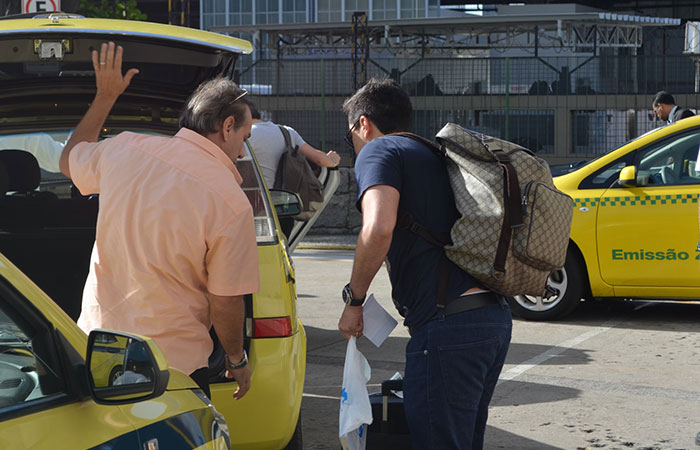 Sozinho, Wellington Muniz desembarca no Rio de Janeiro