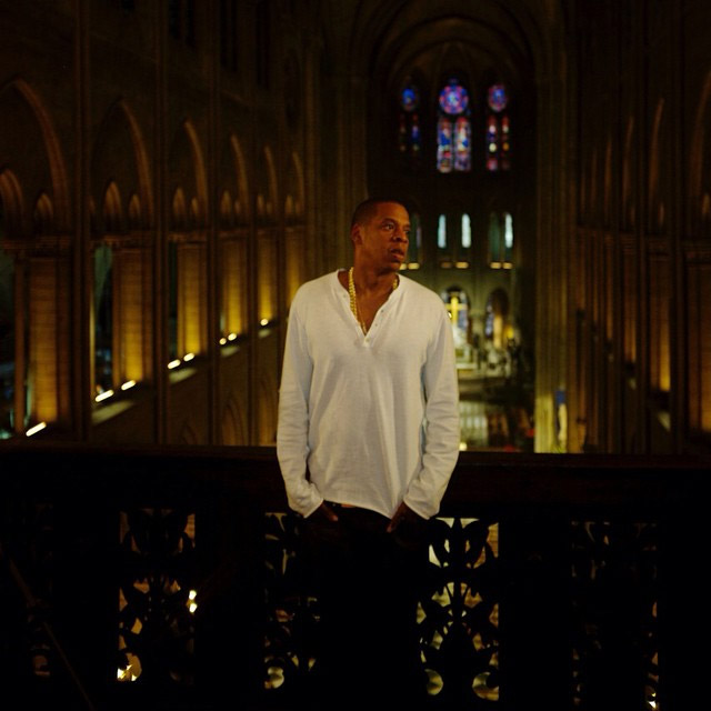 Jay-Z registra fotos de Beyoncé e Blue Ivy na Catedral de Paris