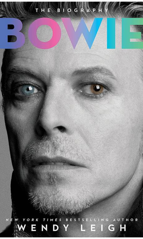 Biografia revela que David Bowie era chegado em orgias