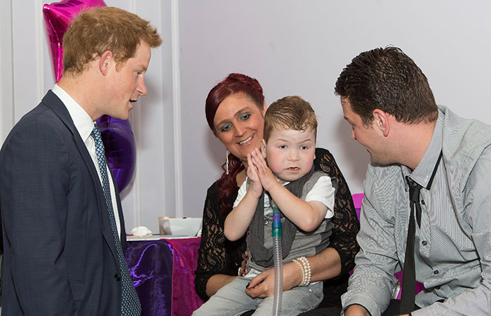 Príncipe Harry vai à premiação de crianças que lutam pela vida, em Londres