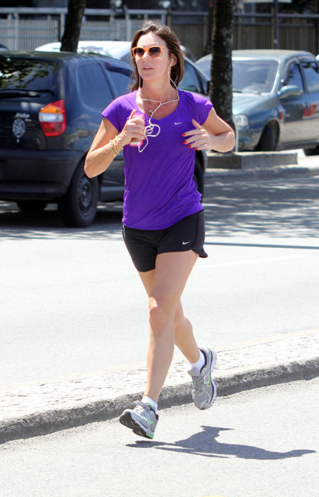  Glenda Kozlowski corre na orla do Leblon, no Rio