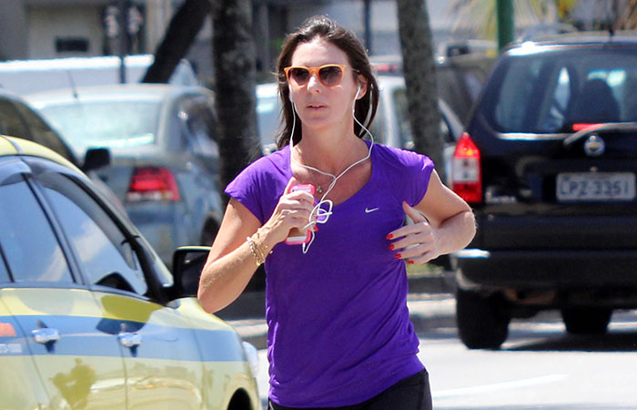  Glenda Kozlowski corre na orla do Leblon, no Rio