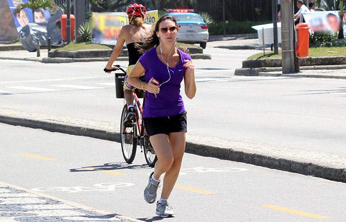  Glenda Kozlowski corre na orla do Leblon, no Rio