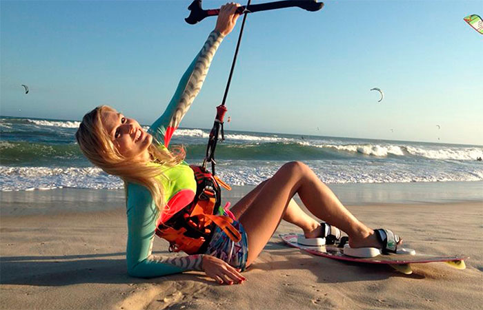 Morgane Martin pratica Kitesurf na Barra da Tijuca