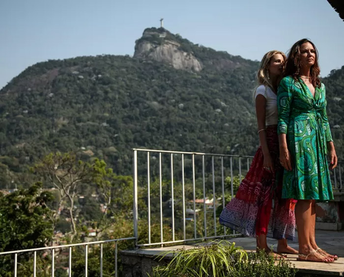 Luiza e Yasmin Brunet se reúnem com Angélica para gravação