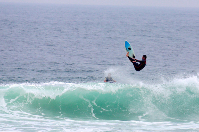 Mário Frias pratica Tow-in no Rio de Janeiro