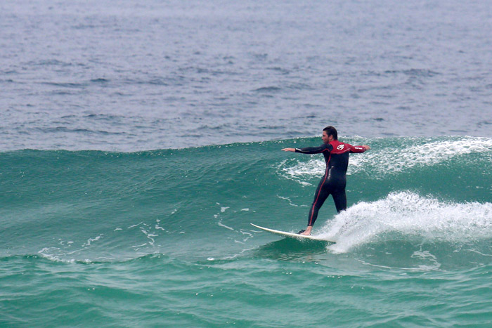 Mário Frias pratica Tow-in no Rio de Janeiro