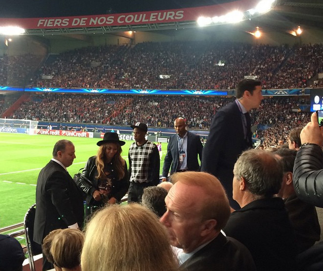 Beyoncé e Jay-Z vão a estádio e assistem jogaço com gols de Neymar e David Luiz