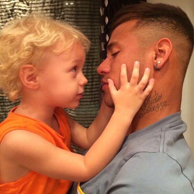 Neymar mostra carinho de Davi Lucca e fala das saudades do filho