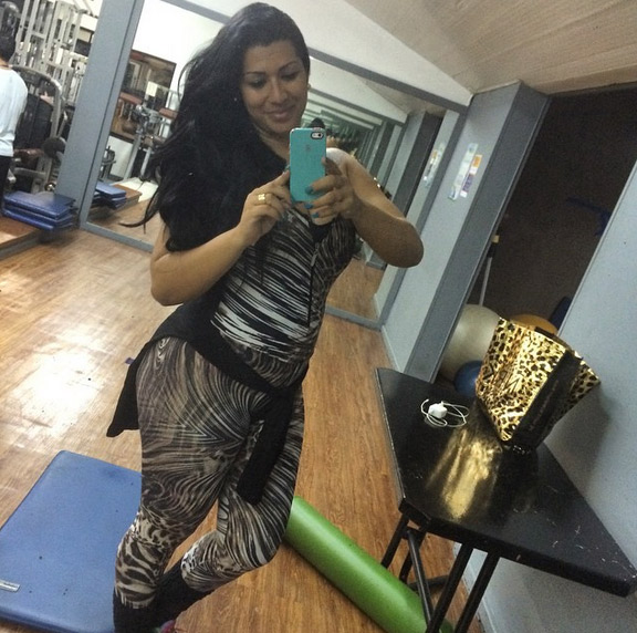 Ellen Cardoso retoma exercícios e exibe a barriguinha de grávida