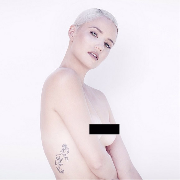 Dianna Agron posa de topless em novo ensaio