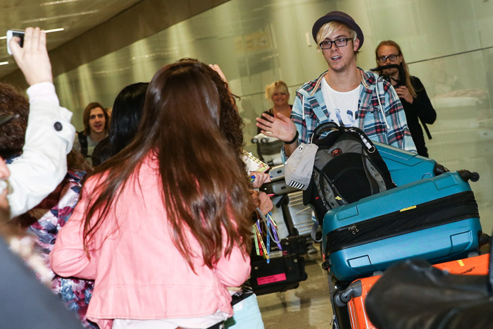 Ross Lynch, do Disney Channel, causa tumulto em aeroporto