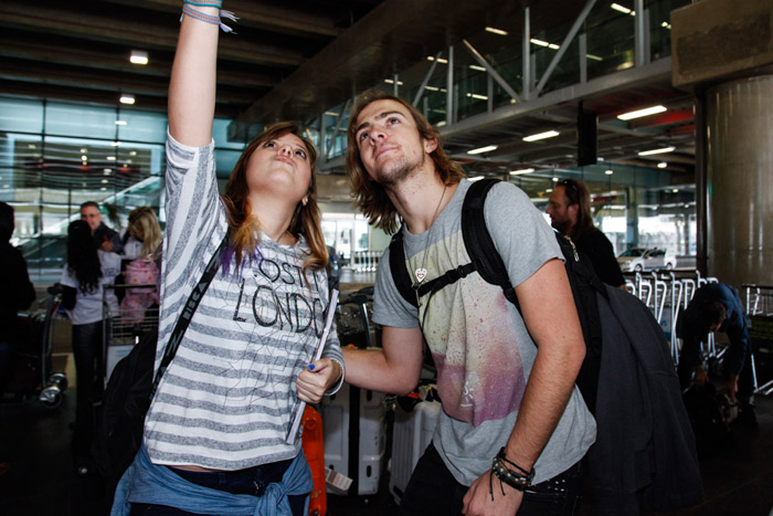 Ross Lynch, do Disney Channel, causa tumulto em aeroporto