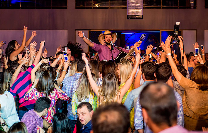 Fernando e Sorocaba fazem show emocionante em prol do Hospital do Câncer de Barretos