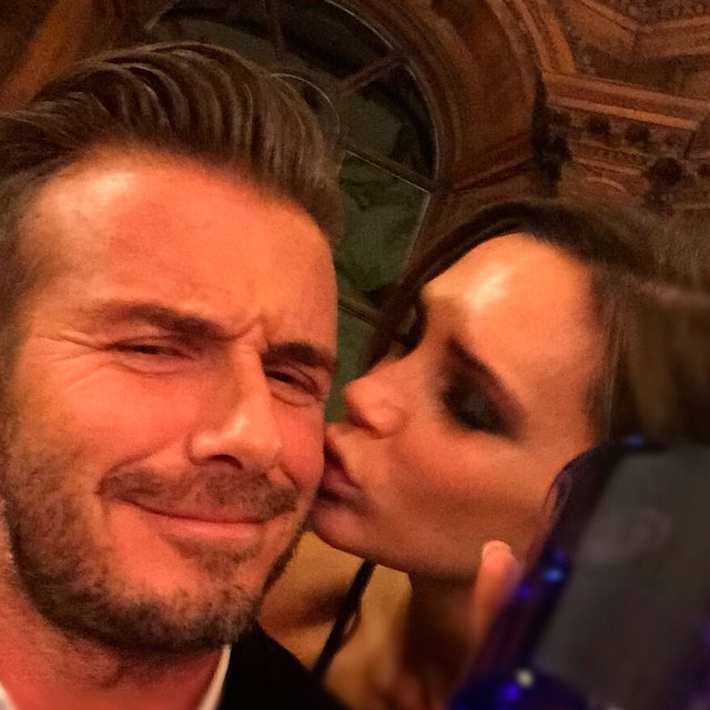 David Beckham lança sua própria marca de whisky e recebe o carinho da esposa