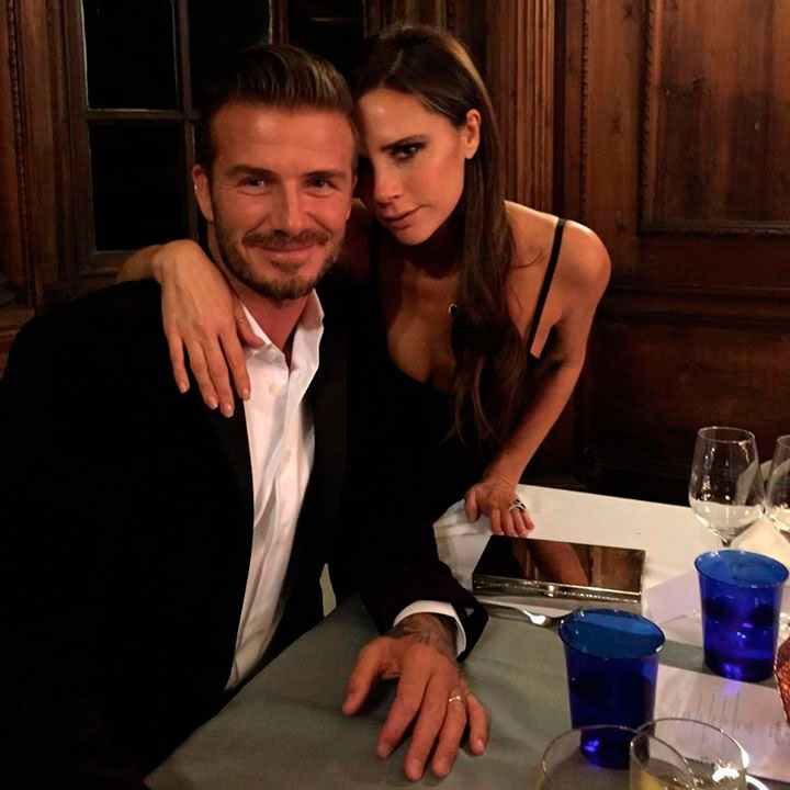 David Beckham lança sua própria marca de whisky e recebe o carinho da esposa]