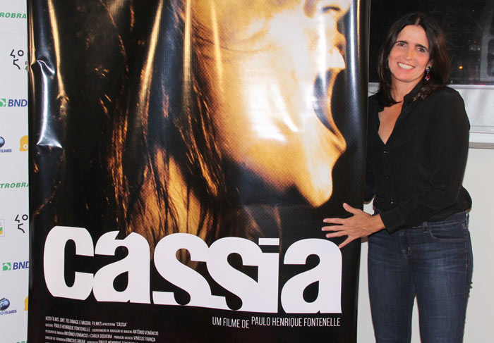 Nanda Costa vai à pré-estreia de documentário sobre Cássia Eller