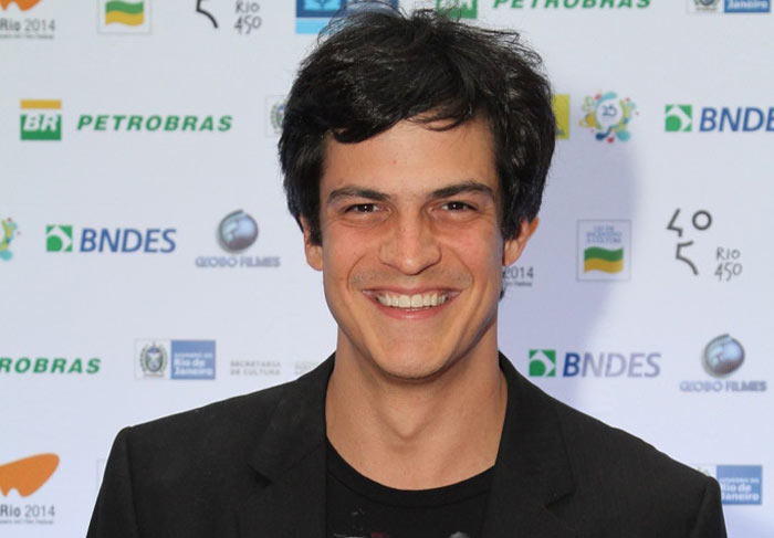 Mateus Solano entrega Prêmio Félix, destinado a filmes de temática LGBT