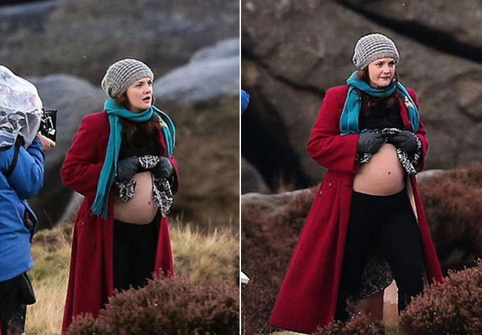 Drew Barrymore exibe barriga de grávida falsa em set de filmagem