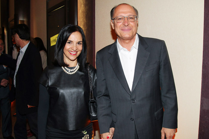 O governador do Estado de São Paulo, Geraldo Alckimin, chegou com a esposa ao evento.